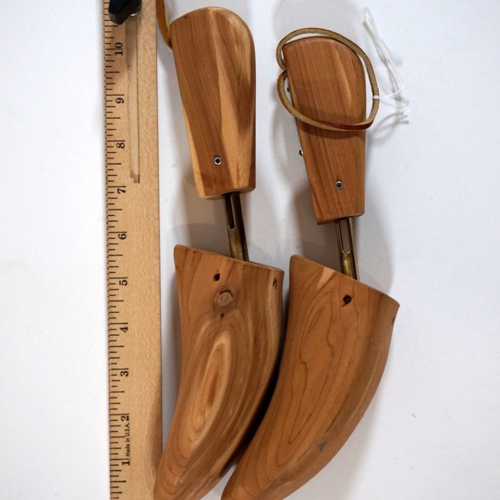 Boot Corral Deluxe Cedar Shoe / Boot Horns Size Mediu… Gem